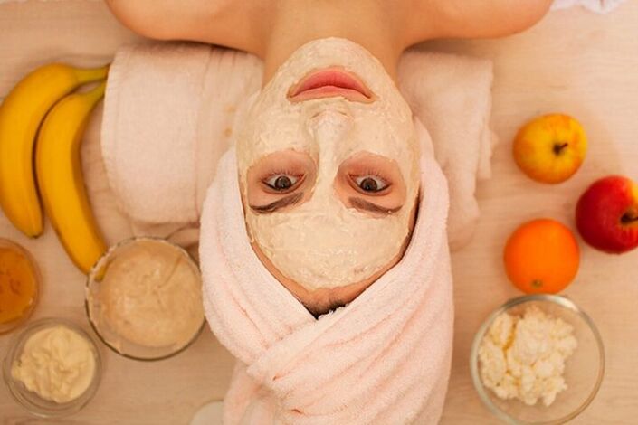 Una mascarilla de plátano hidrata y enriquece la piel con vitaminas. 